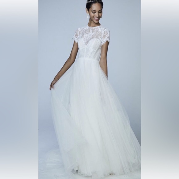 Gorgeous Vowed wedding dress with belt. - Picture 9 of 9